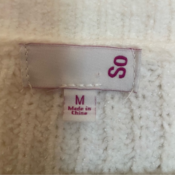 SO White V-Neck Sweater long sleeve size medium very soft - Picture 4 of 7